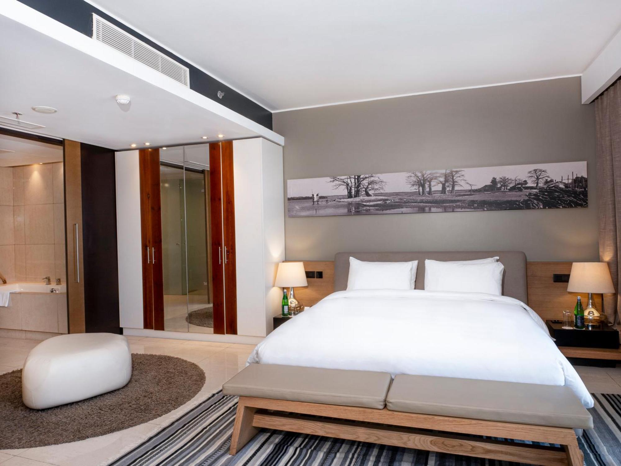 Noom Hotel Dakar Sea Plaza, A Member Of Radisson Individuals Екстериор снимка A bedroom at the hotel